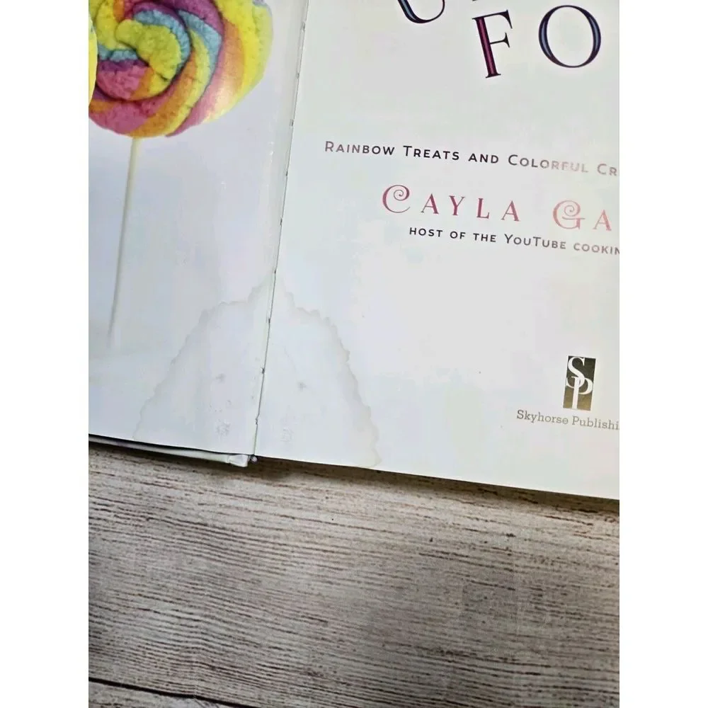 Unicorn‎ Food: Rainbow Treats and Colorful Creations to Enjoy and Admire